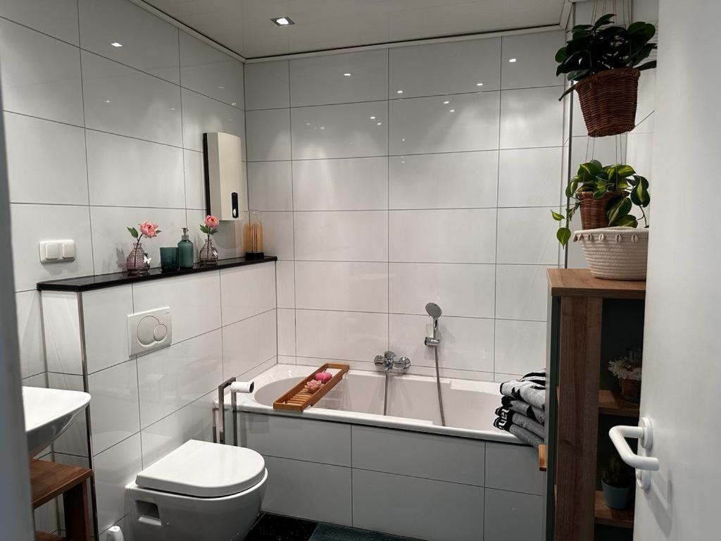דיסבורג A&V Apartments Wunderschoene Rheinblick Wohnung Zum Entspannen Apt Ela מראה חיצוני תמונה